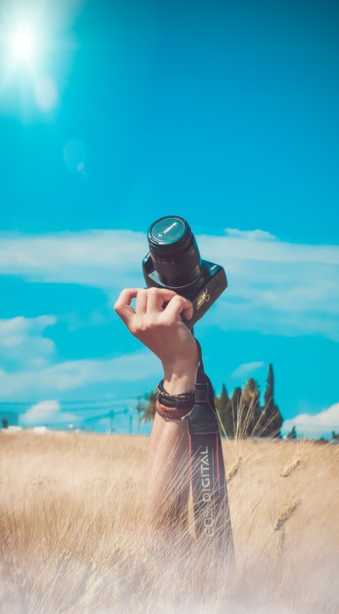 Top 10 Best Cameras for Travel Photography & Vlogging in 2020